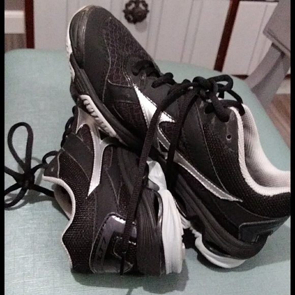 mizuno wave bolt 7 womens